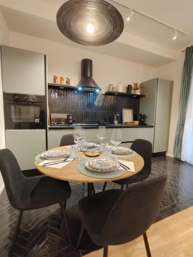 Bellissimo bilocale al centro di Roma Daniele Case Vacanza — 4-Star Luxury Hotel in Rome, Italy