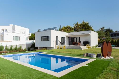 Amazing Sintra Retreat W Pool by LovelyStay — 4-Star Luxury Hotel in Sintra, Portugal