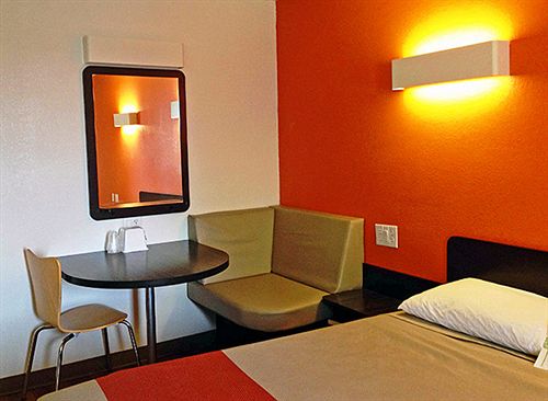 Motel 6 Omaha - photo 10