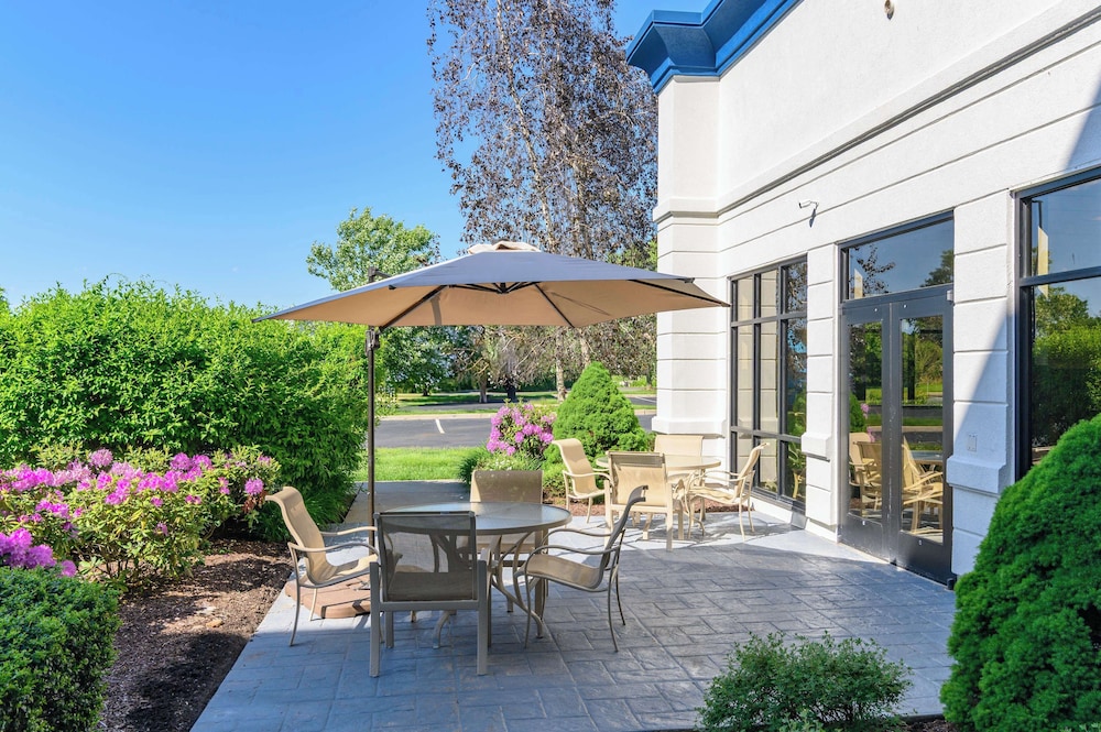 Hampton Inn & Suites Hartford Manchester - photo 47