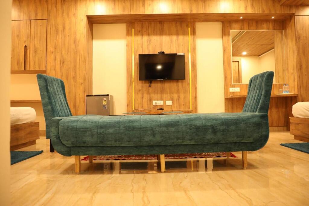 Sree Kubera Grand - last minute hotel in Vijayawada