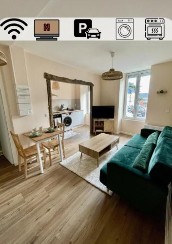 Green Book T2 Avec Parking in Vierzon, France