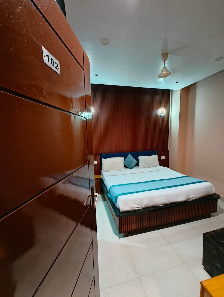 The Royal Hotel - carbon neutral hotel in Bareilly