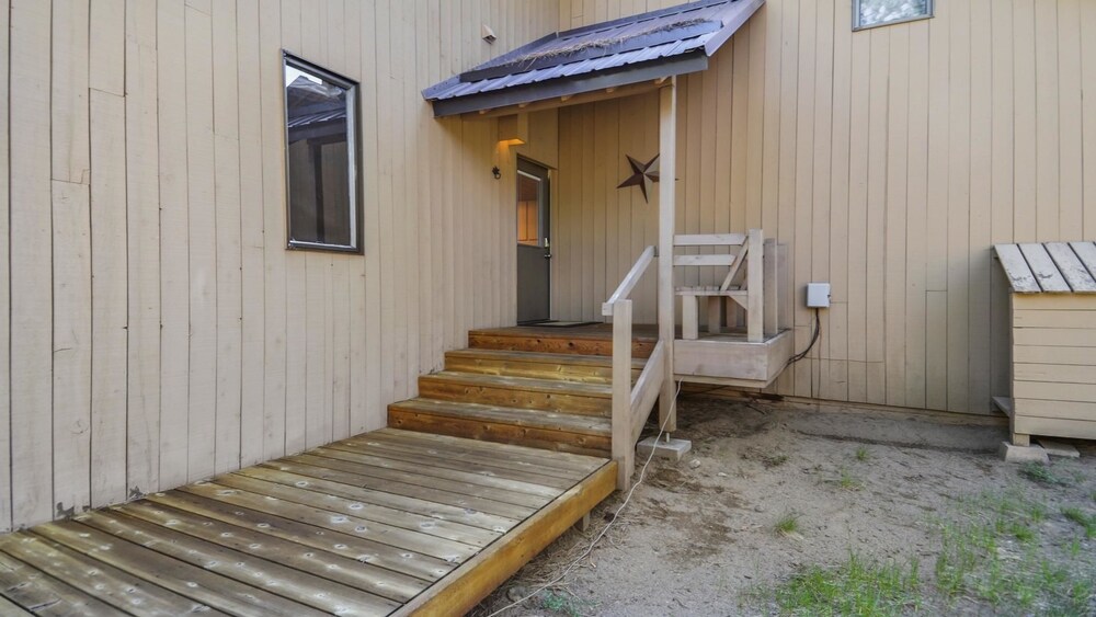 Cluster Cabin 26 — 4-Star Luxury Hotel in Bend, United States