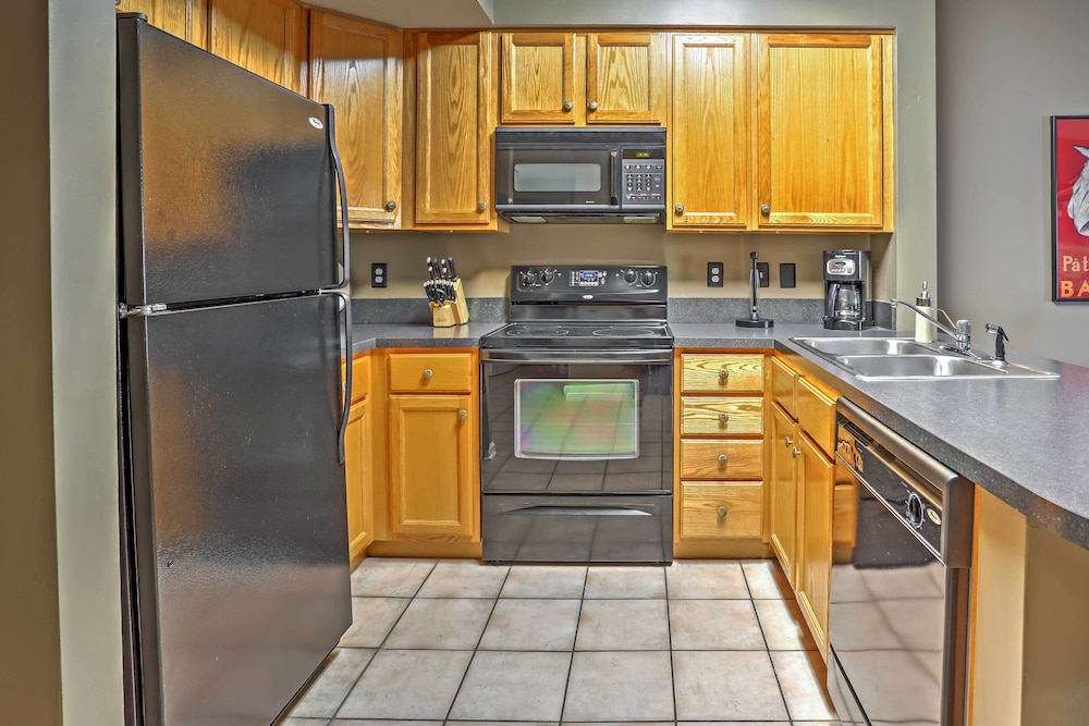 10 Mi to Beach Legends Resort Condo on Ninth Hole in Myrtle Beach, United States