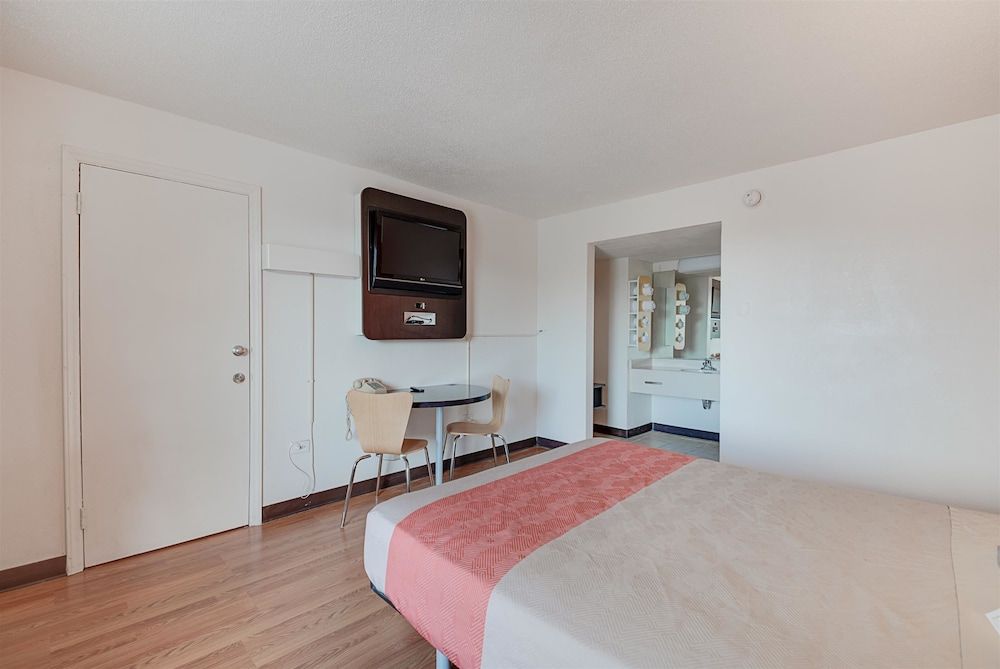 Motel 6 High Point - photo 5