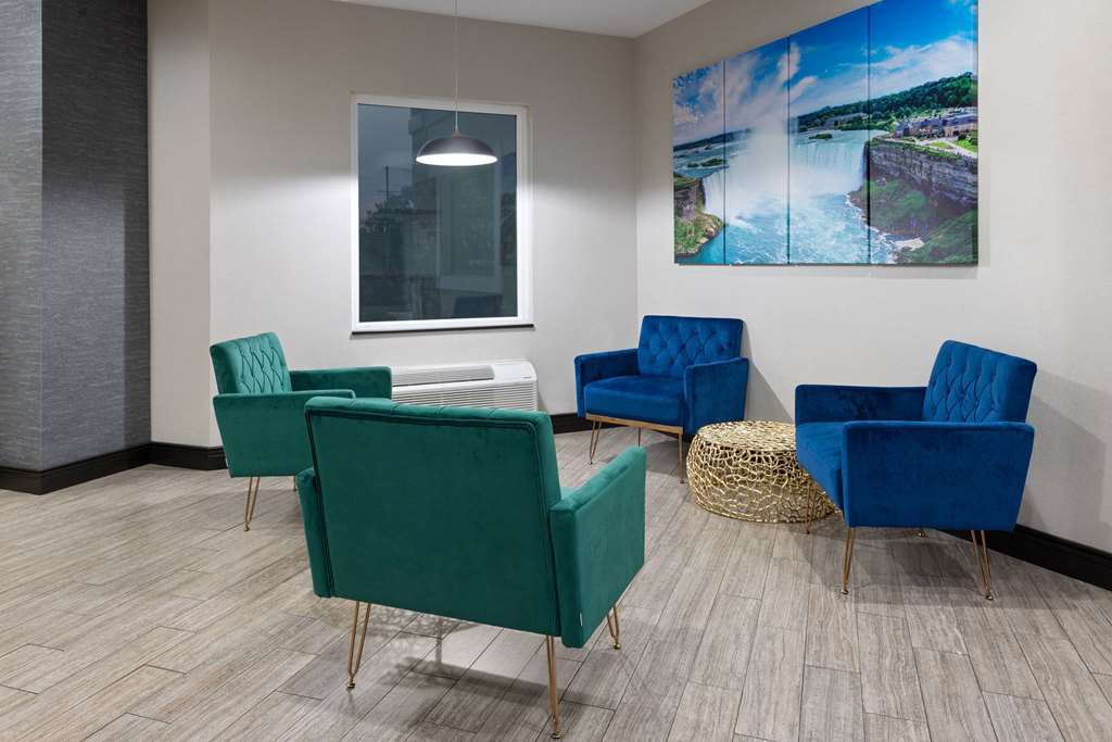 La Quinta Inn by Wyndham Buffalo Airport - photo 10