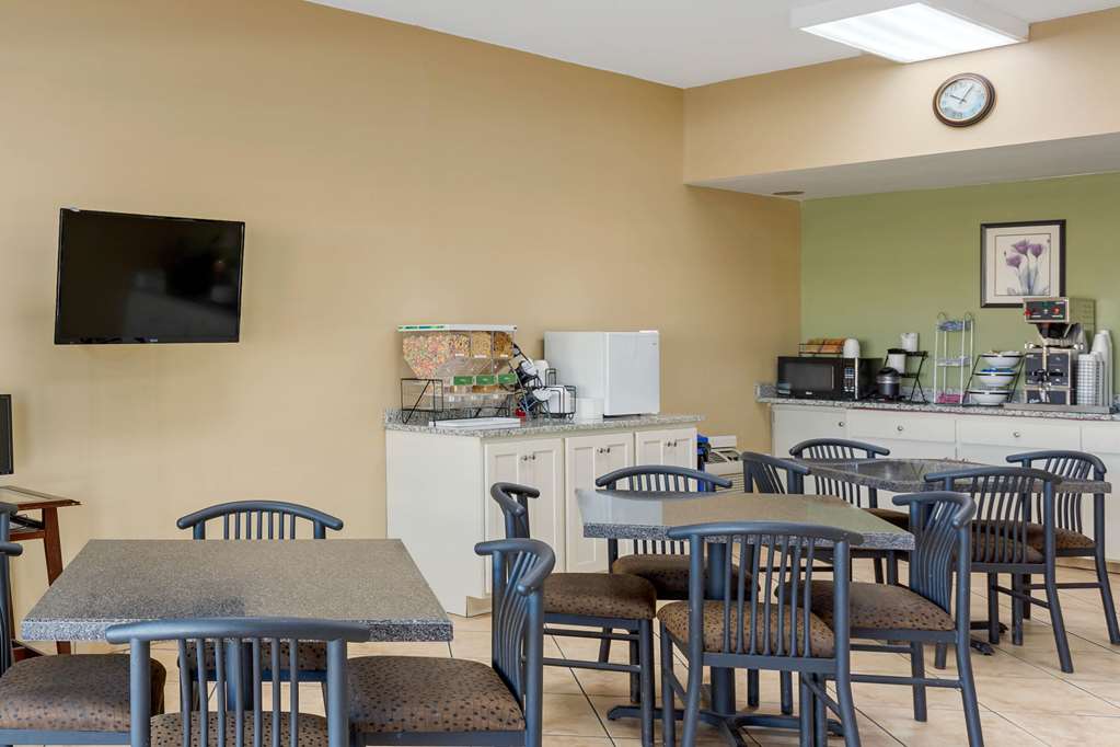 Econo Lodge Belton Kansas City South - photo 19