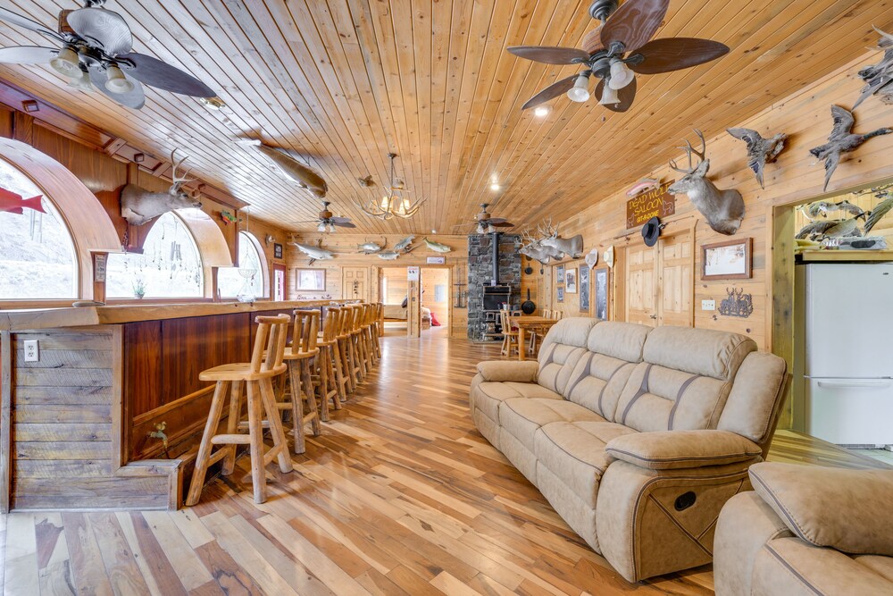 Salmon Vacation Rental w On site River Access - photo 2