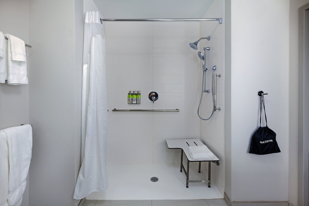Holiday Inn Express & Suites Tulsa Northeast Owasso by IHG - photo 6