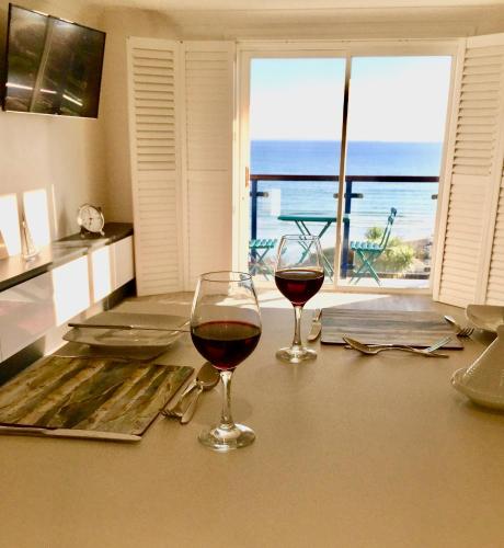 Stylish Sea View Apartment with Parking — 4-Star Luxury Hotel in Penzance, United Kingdom