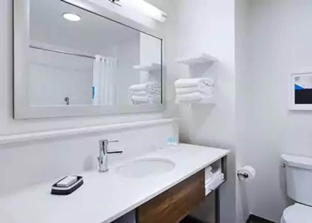 Hampton Inn & Suites Lenoir - photo 28