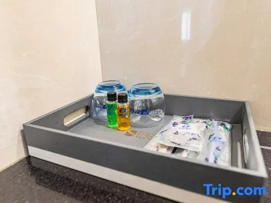 Elong Me Light Travel Hotel in Jiaxing, People's Republic of China