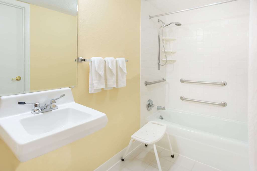 Days Inn by Wyndham Staunton - photo 13