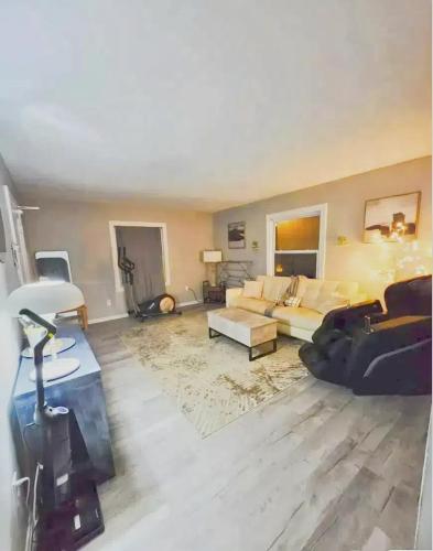Central Louisville Gem King Size Bed — Louisville