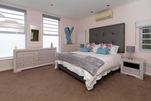 Spectacular Avenues Fresnaye