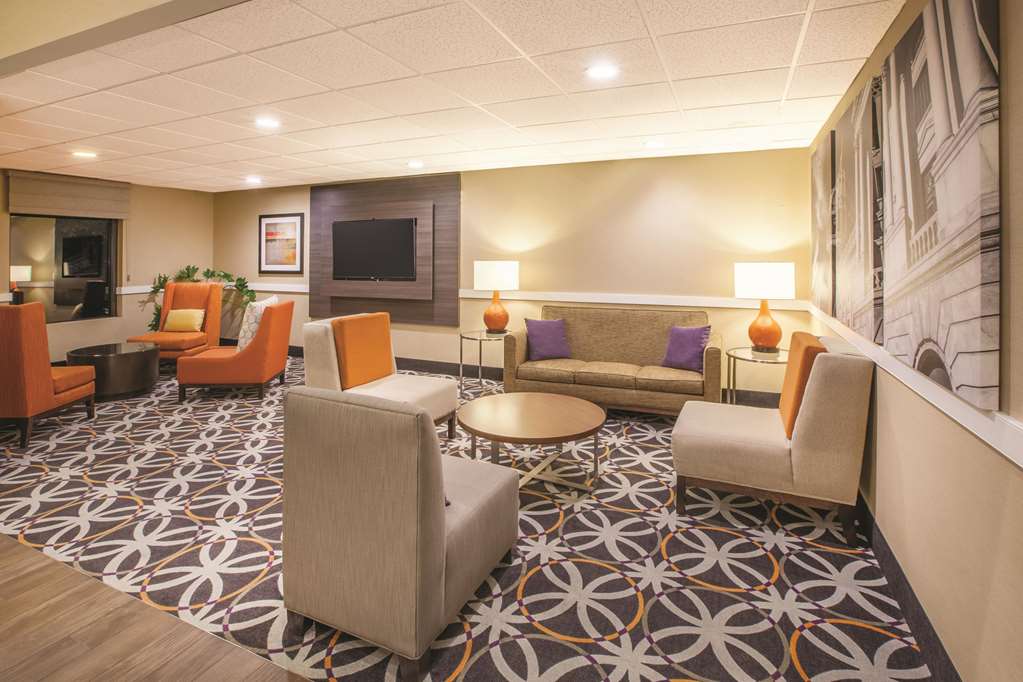 La Quinta Inn & Suites by Wyndham Mechanicsburg Harrisburg - photo 7