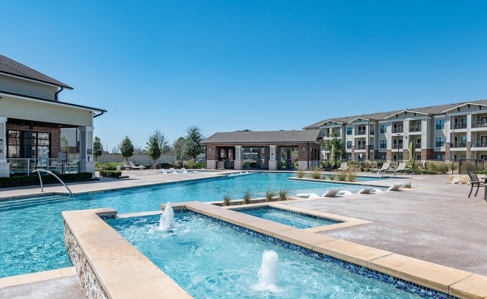Landing at Falcon at Grand Harbor 1 Bedroom in West Cypress — 4-Star Luxury Hotel in Katy, United States