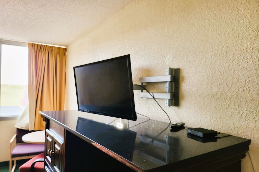 USA Inn Junction City Near Fort Riley - photo 30
