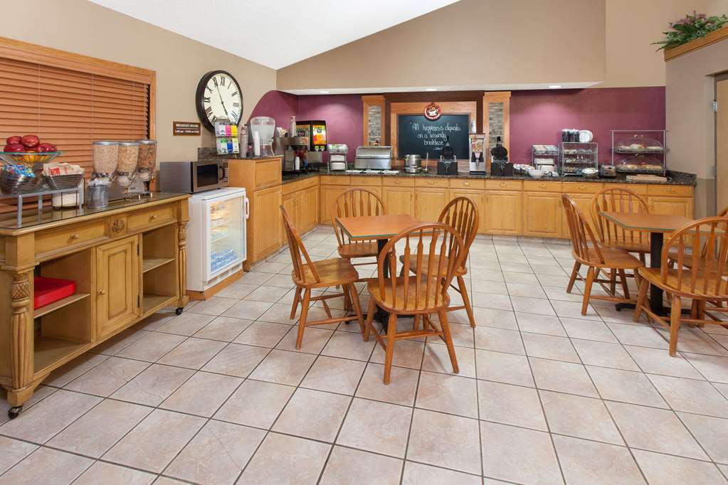 AmericInn by Wyndham Iowa Falls - photo 25