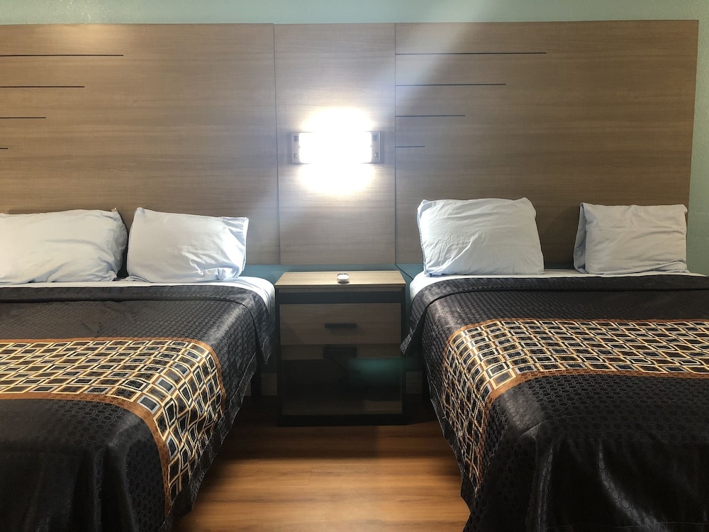 Luxury Inn & Suites - photo 16