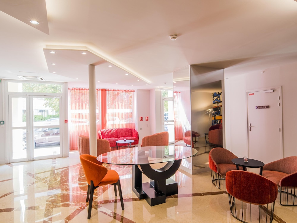 Hôtel Mercure Paris Pont de Levallois Neuilly — 4-Star Luxury Hotel in Levallois-Perret, France