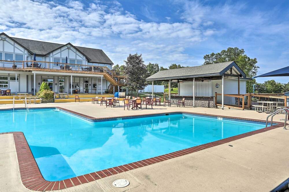 Deck Fire Pit And Pool Access at Poconos Retreat - photo 28