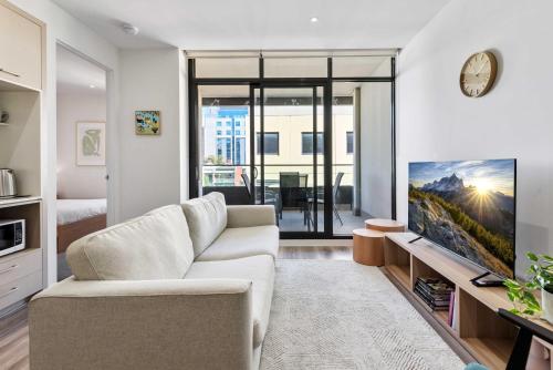 Stylish 2 Bed Apartment Near MCG — 4-Star Luxury Hotel in Melbourne, Australia