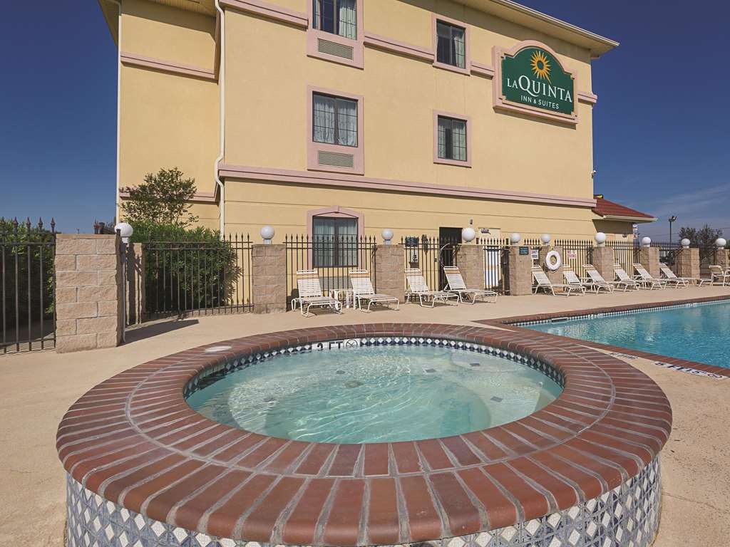 La Quinta Inn & Suites by Wyndham Alvarado - photo 12