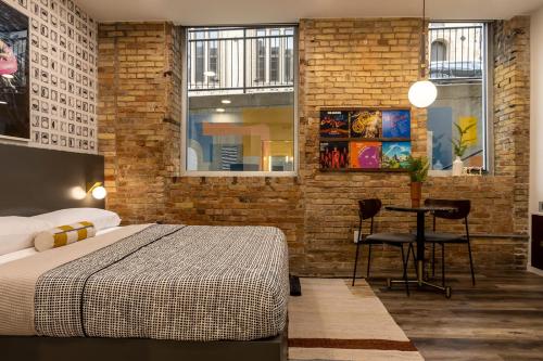 5 King Bed Suites At The Finnley Hotel In Dt Gr 18458228 — Grand Rapids