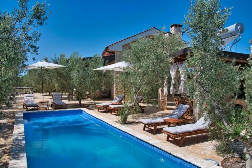 Magnificent Eco Villa Valencano — 4-Star Luxury Hotel in Bale, Croatia