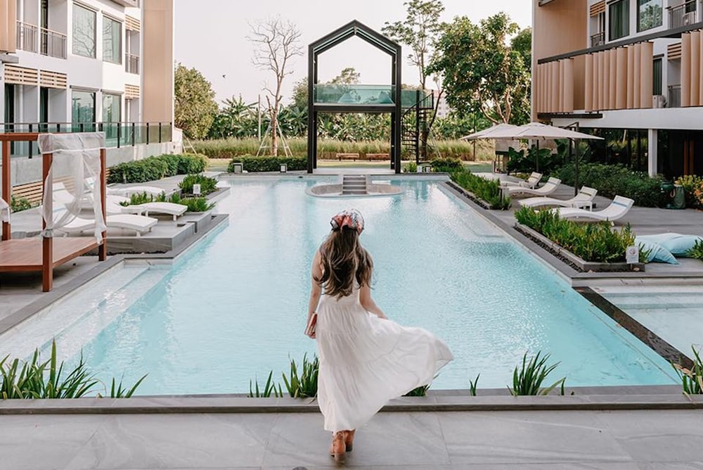 Crystal Srivaree Suvarnabhumi Hotel in Samut Prakan, Thailand