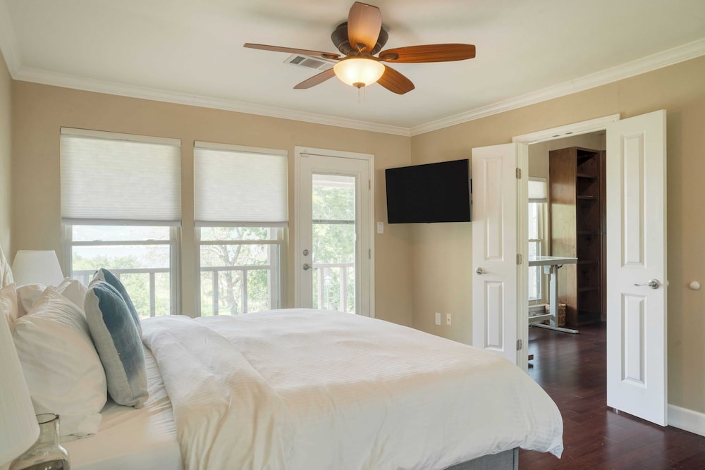 Travis by Avantstay Waterfront Lake Retreat - photo 19