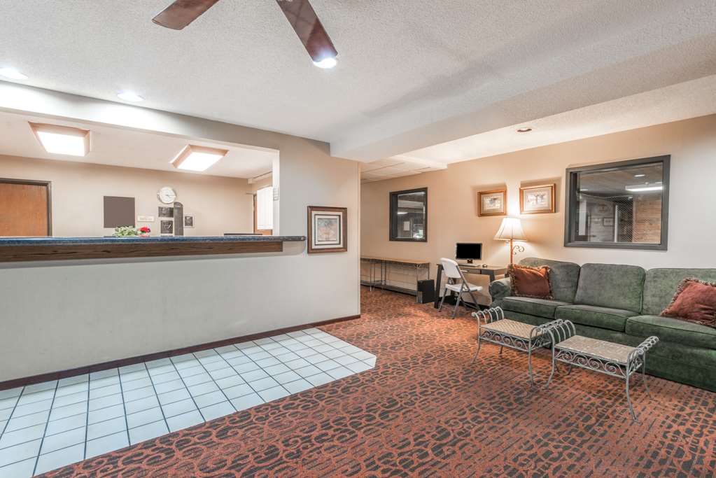 Super 8 by Wyndham Salina I 70 - photo 6