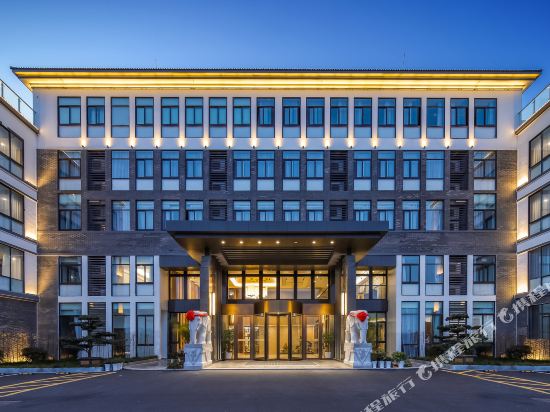 Binhai Station Hotel in Xushan, People's Republic of China