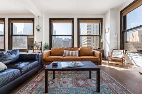 Skyline View Loft w Kitchen DTLA Exclusively Month Plus — 4-Star Luxury Hotel in Los Angeles, United States