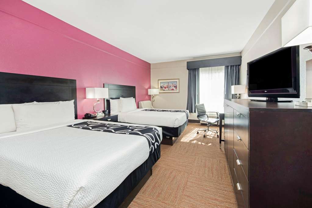 La Quinta Inn & Suites by Wyndham Winnie - photo 11