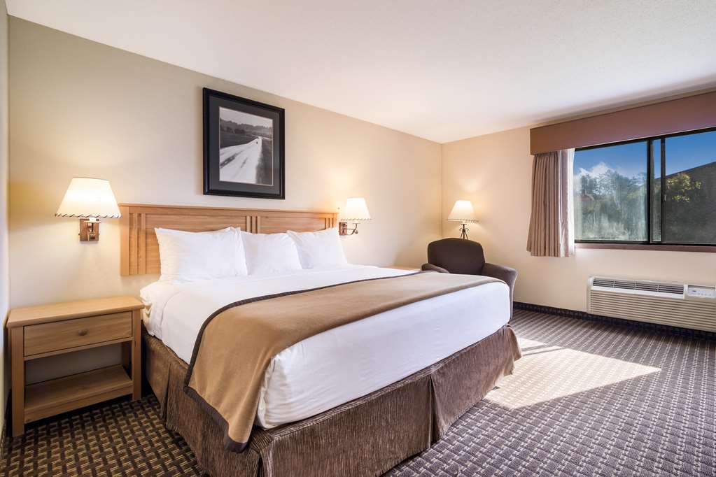 Best Western Golden Spike Inn & Suites - photo 36