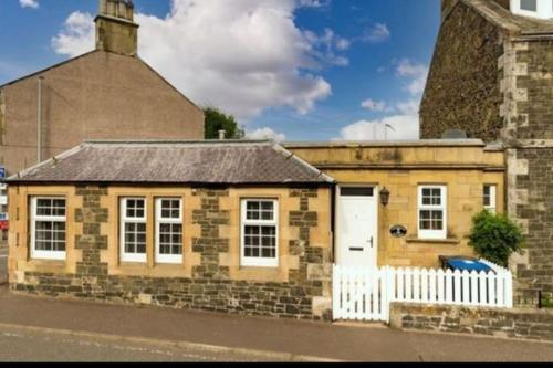 Crossways Cottage Quirky 2 bedroom cottage in Damdale Central Peebles — 4-Star Luxury Hotel in Peebles, United Kingdom