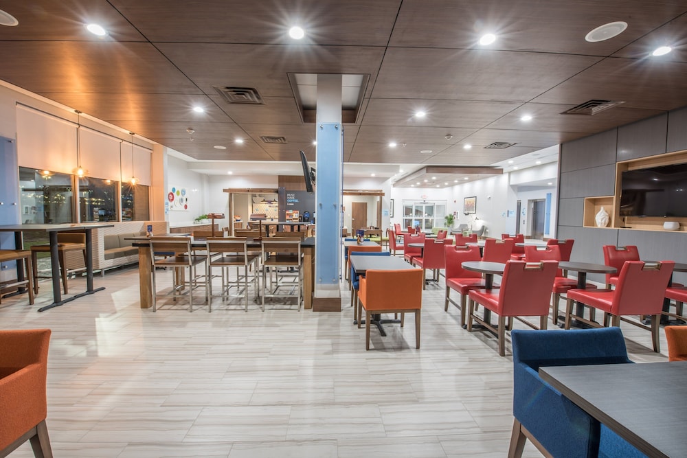 Holiday Inn Express and Suites Houston Westchase Westheimer by IHG - photo 82
