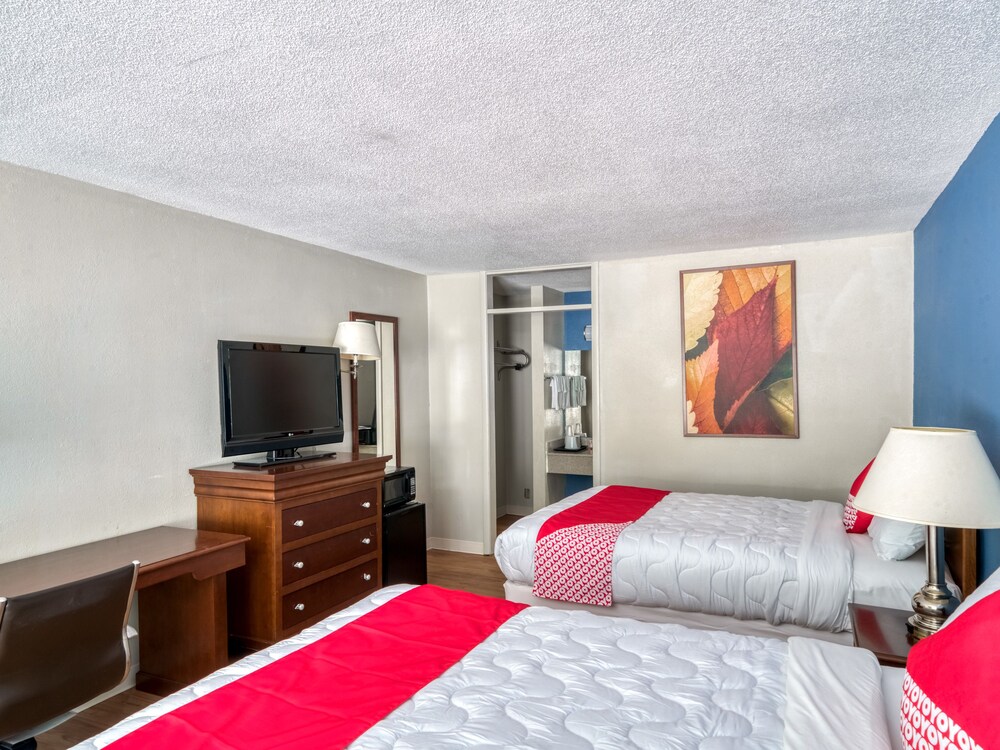 OYO Hotel Battleboro - photo 10