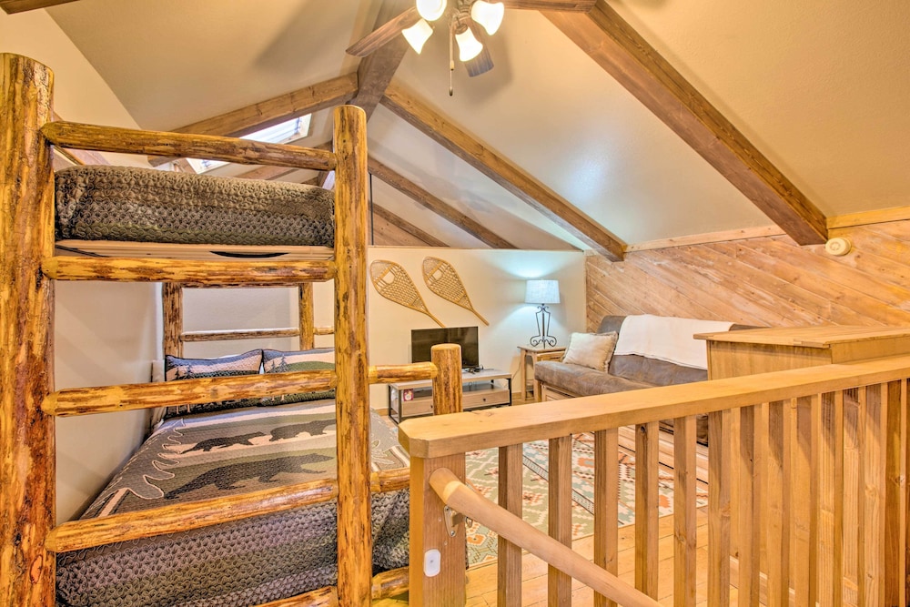 Blue Spruce Cabin with Hot Tub And Resort Amenities - photo 2