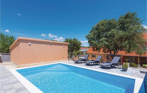 Holiday Home Bilice Xiv — 4-Star Luxury Hotel in Bilice, Croatia
