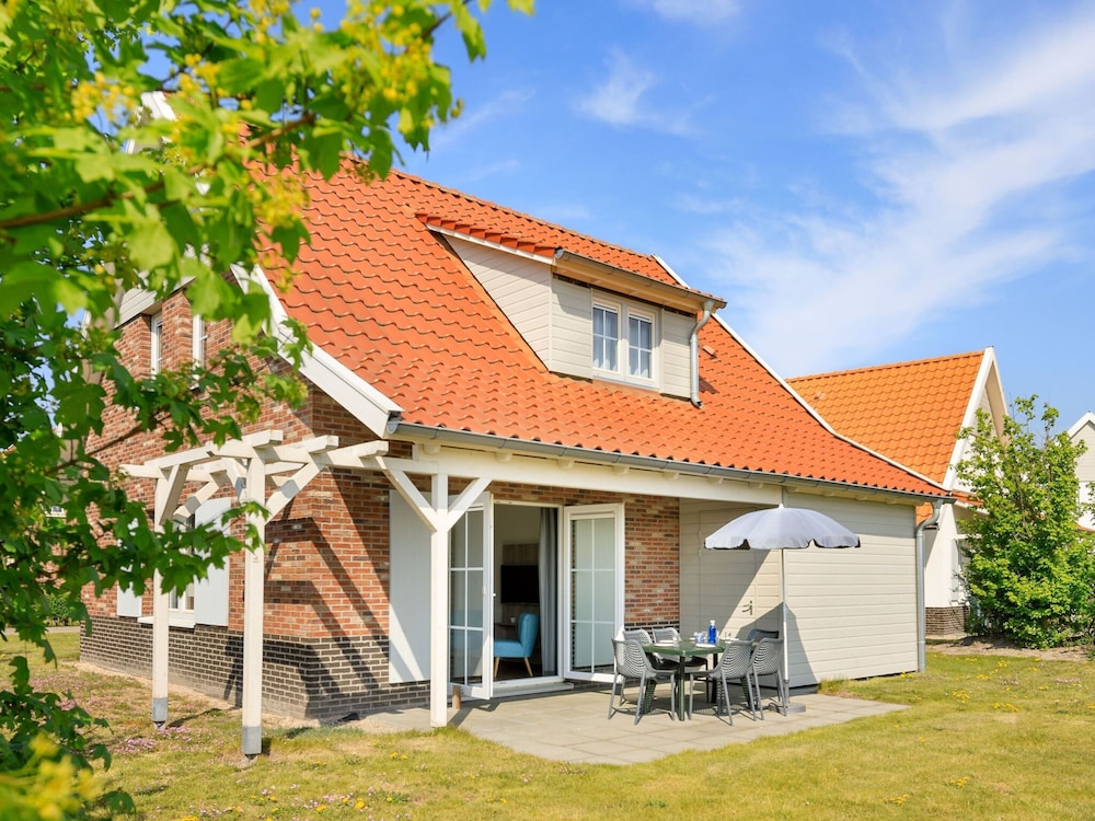 Villa in Arcen With Thermal Baths Access — 4-Star Luxury Hotel in Arcen, Netherlands