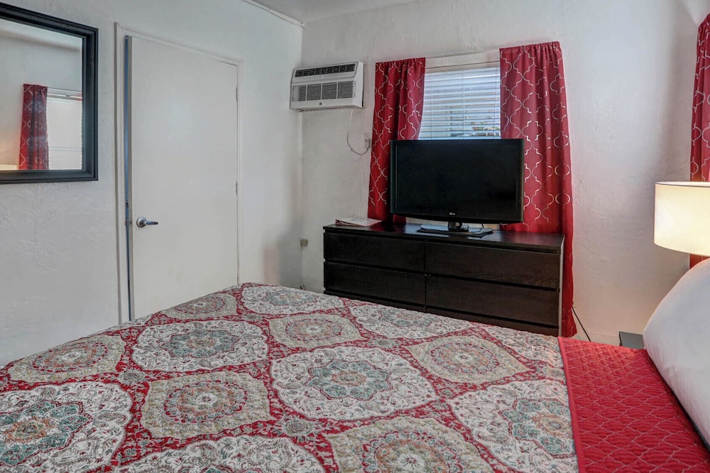 Richard's Motel - photo 16