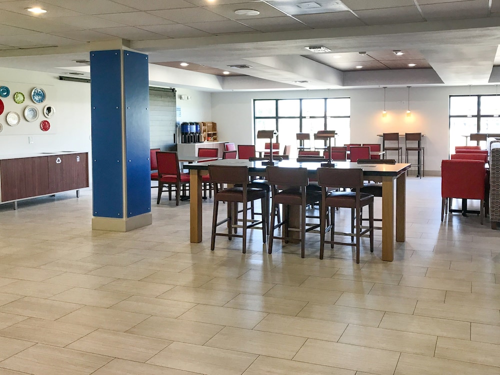 Holiday Inn Express & Suites Lubbock West by IHG - photo 20