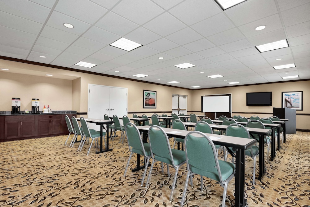 Hampton Inn & Suites Brunswick - photo 33