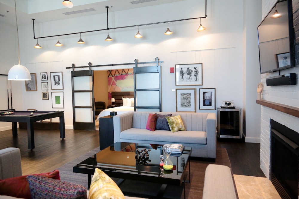 Hotel Commonwealth - photo 15