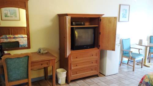 Fawlty Towers Motel - photo 8