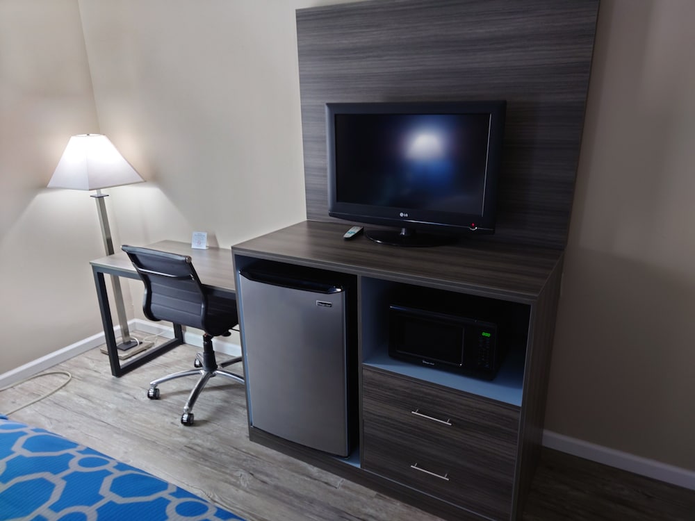 Baymont by Wyndham Adairsville - photo 8